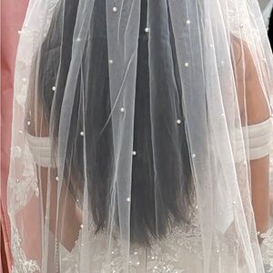Elegant White Pearl-Embellished Bridal Veil